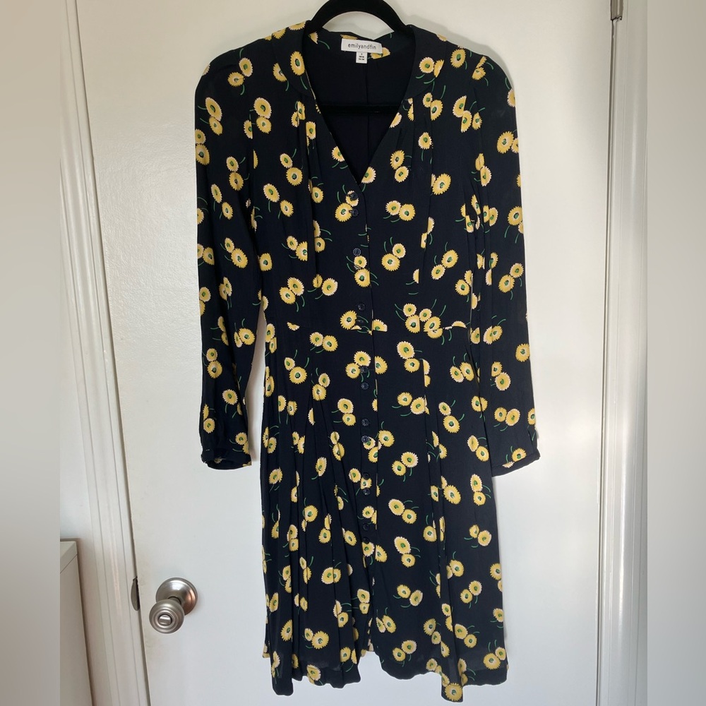 Emily & Fin daisy dress with long sleeves. Size small but fits more like xs.